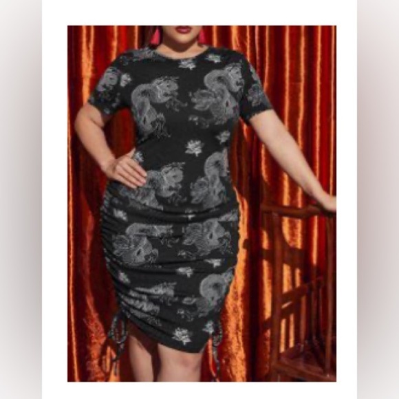 Black and white dragon detail dress - Picture 4 of 4